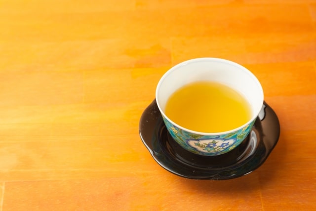 日本産の美味しい松葉茶を通販する川ばた乃エキス